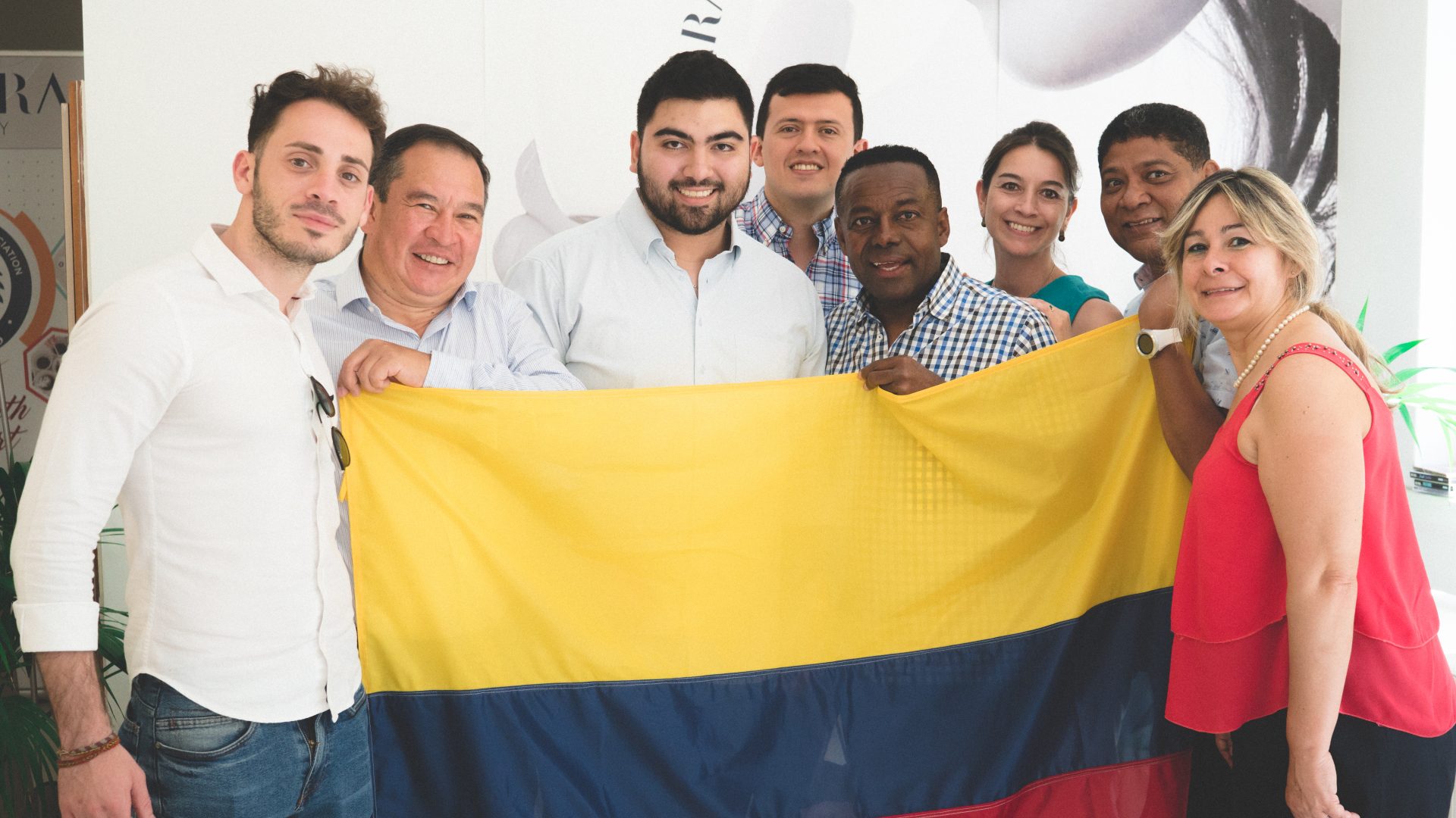 LA BAZZARA ESPRESSO APRE LE PORTE A UNA DELEGAZIONE DI IMPRENDITORI COLOMBIANI